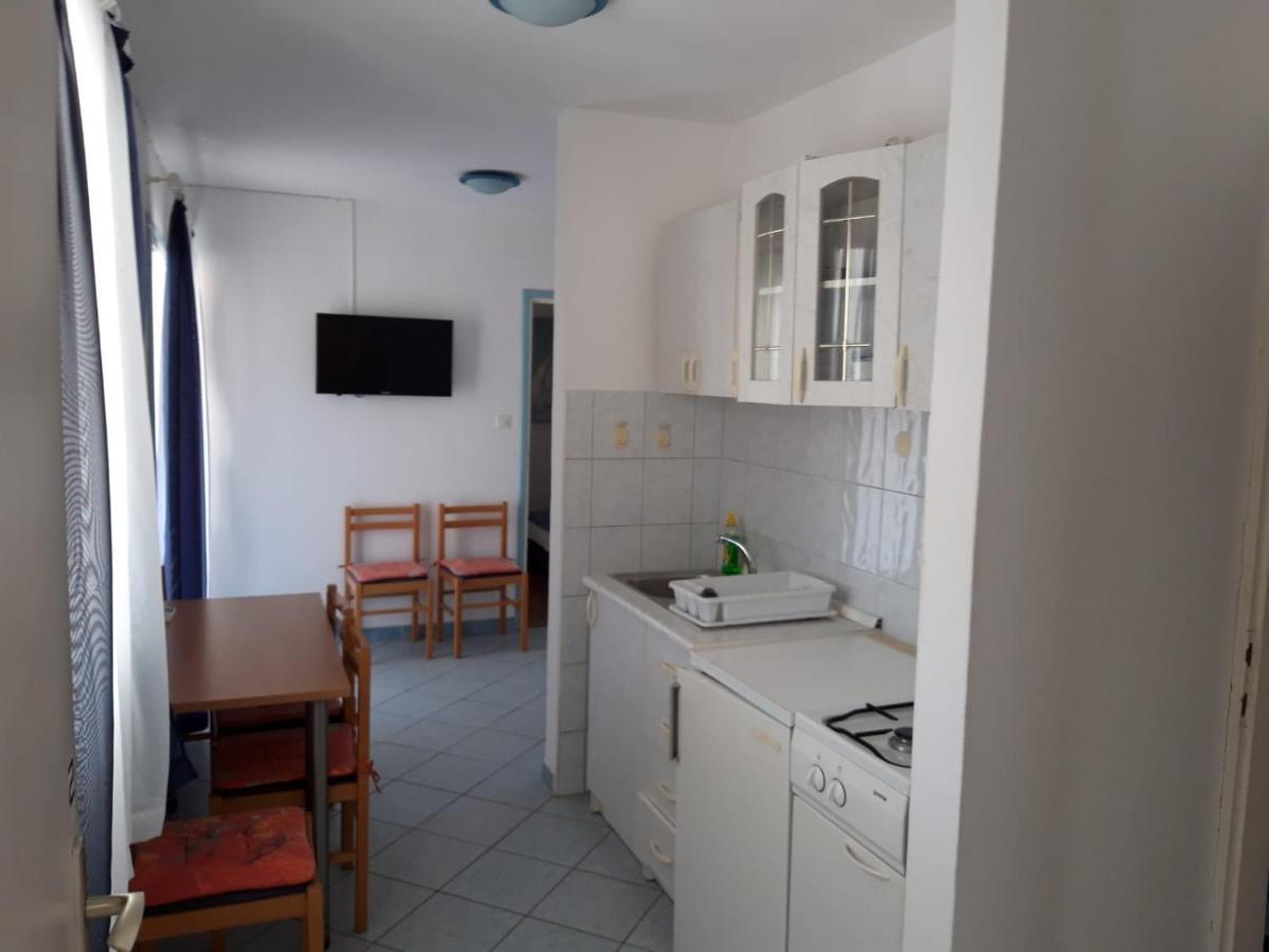 Apartments Danijela Tribunj  Bagian luar foto