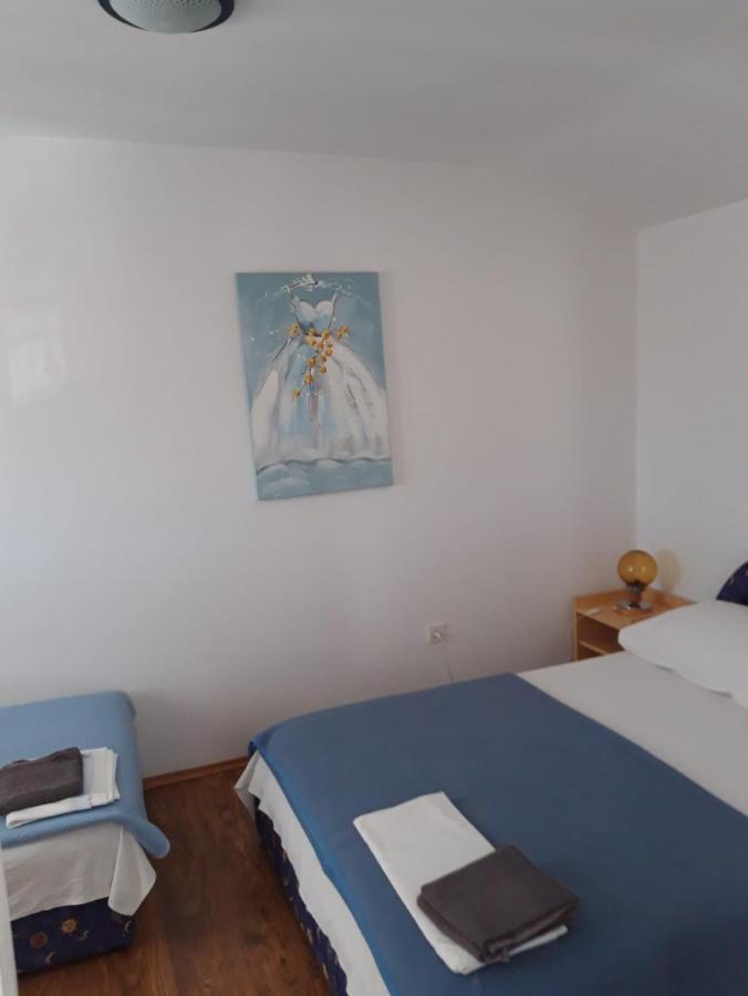 Apartments Danijela Tribunj  Bagian luar foto