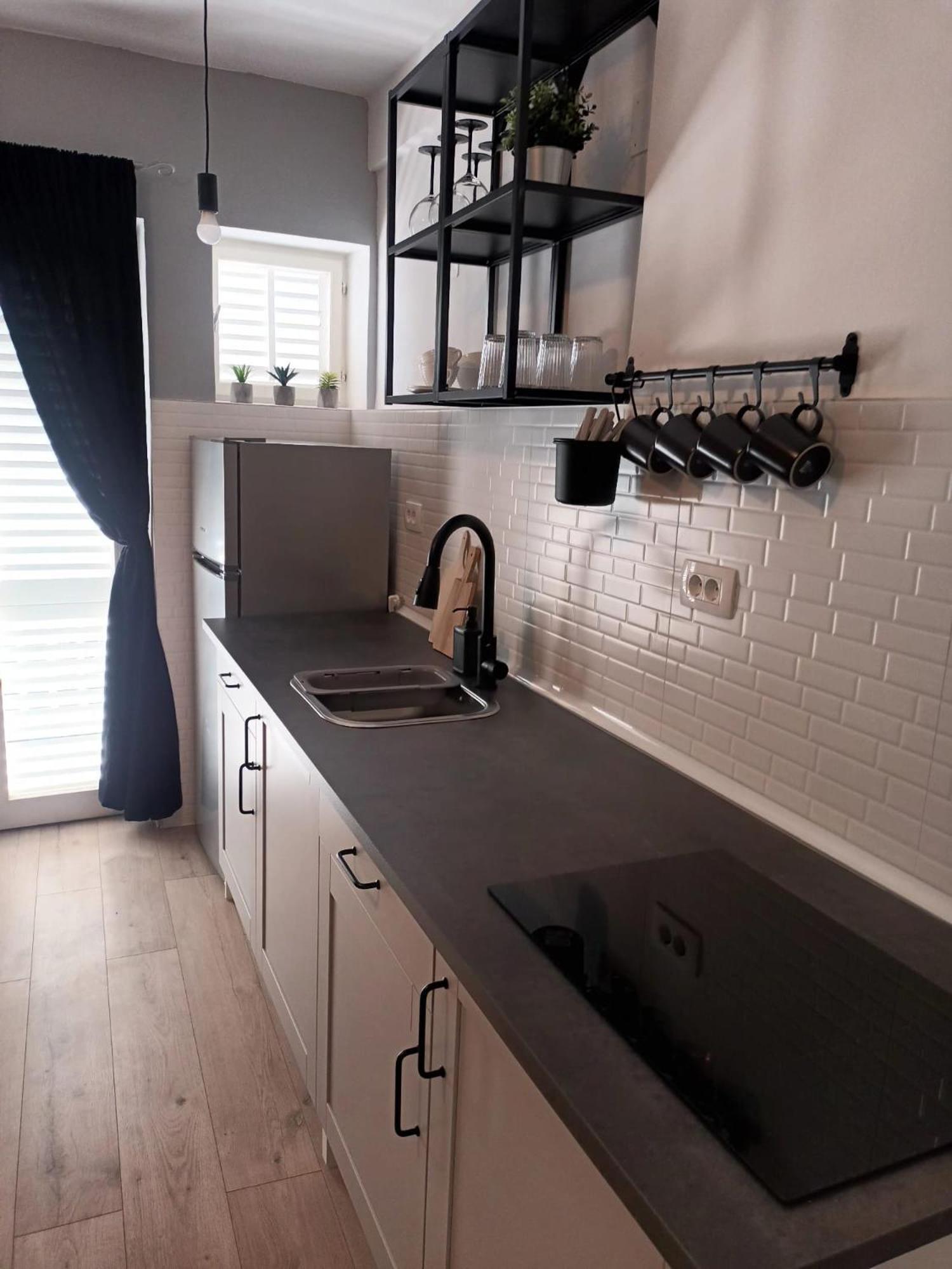 Apartments Danijela Tribunj  Bagian luar foto