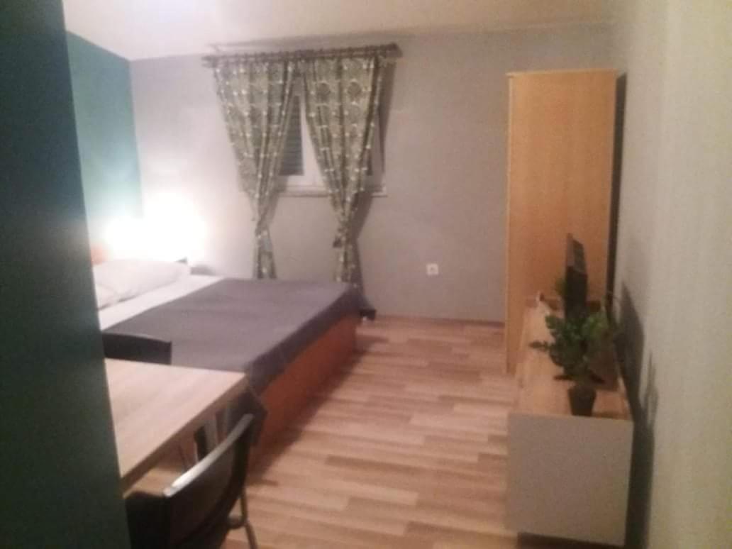 Apartments Danijela Tribunj  Bagian luar foto