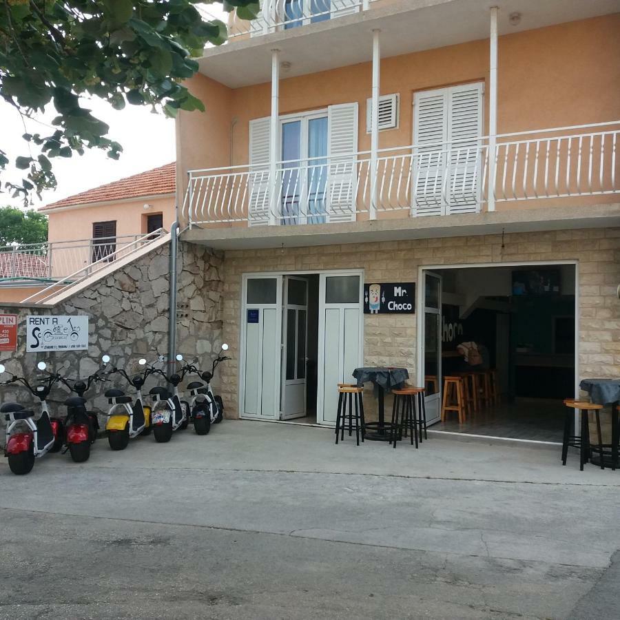 Apartments Danijela Tribunj  Bagian luar foto
