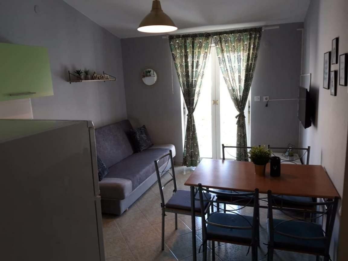 Apartments Danijela Tribunj  Bagian luar foto